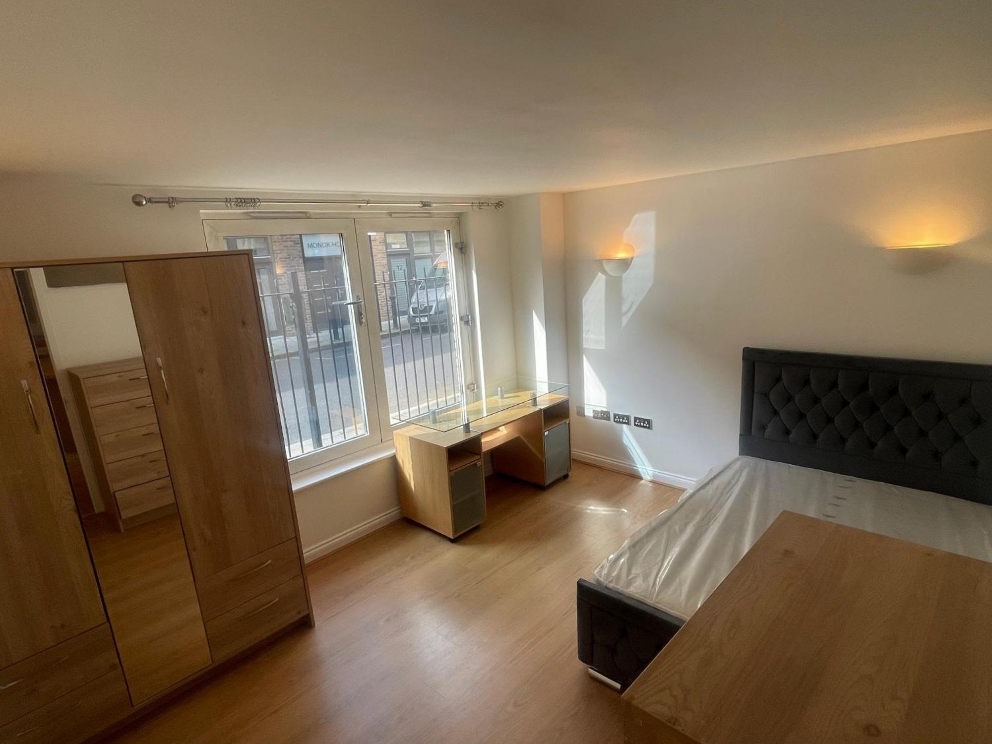 Urban Living At Its Stylish 4-bed Flat With Gym, Underground Parking , Prime Location, Just 2 Minutes From Borough Market & Tube Appartamento Londra