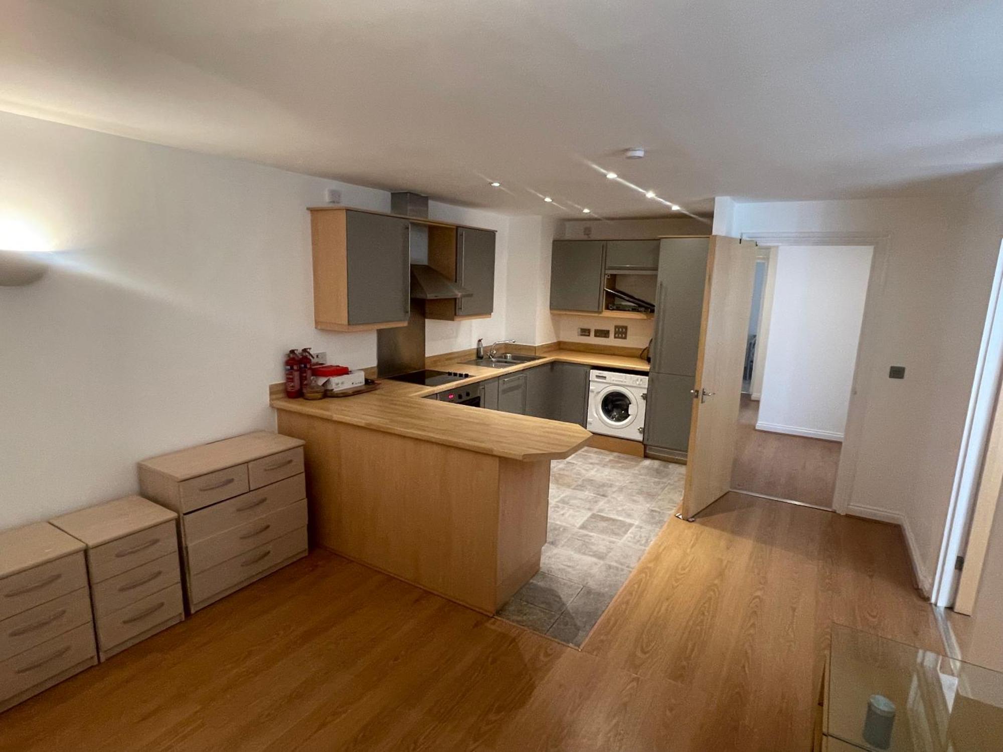 Urban Living At Its Stylish 4-bed Flat With Gym, Underground Parking , Prime Location, Just 2 Minutes From Borough Market & Tube