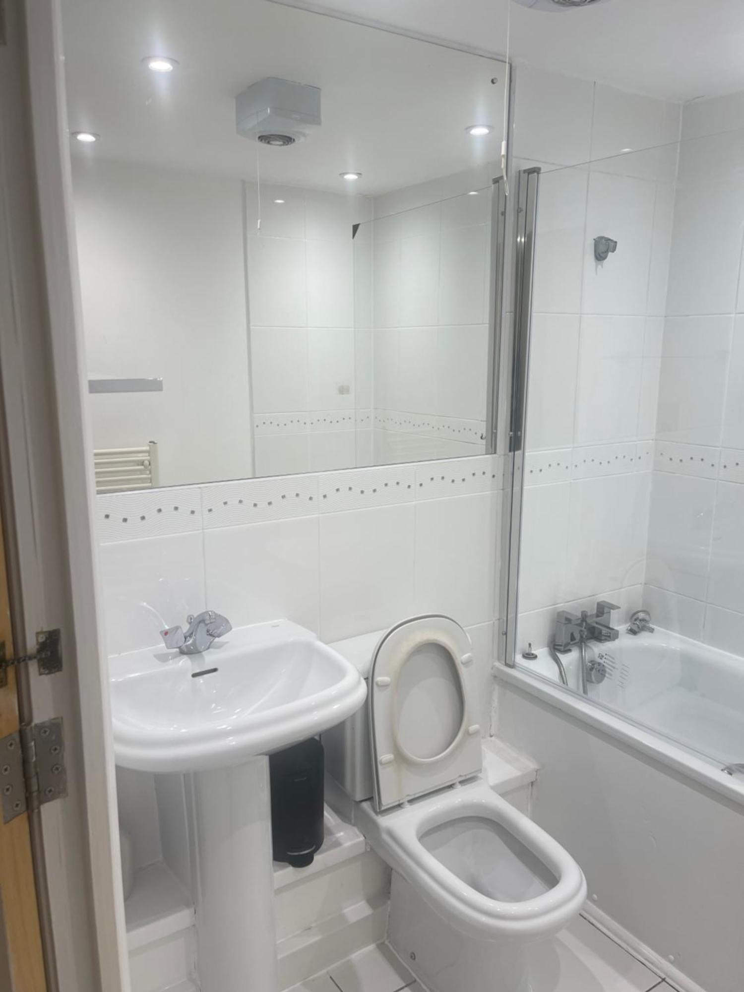 Urban Living At Its Stylish 4-bed Flat With Gym, Underground Parking , Prime Location, Just 2 Minutes From Borough Market & Tube Appartamento Londra
