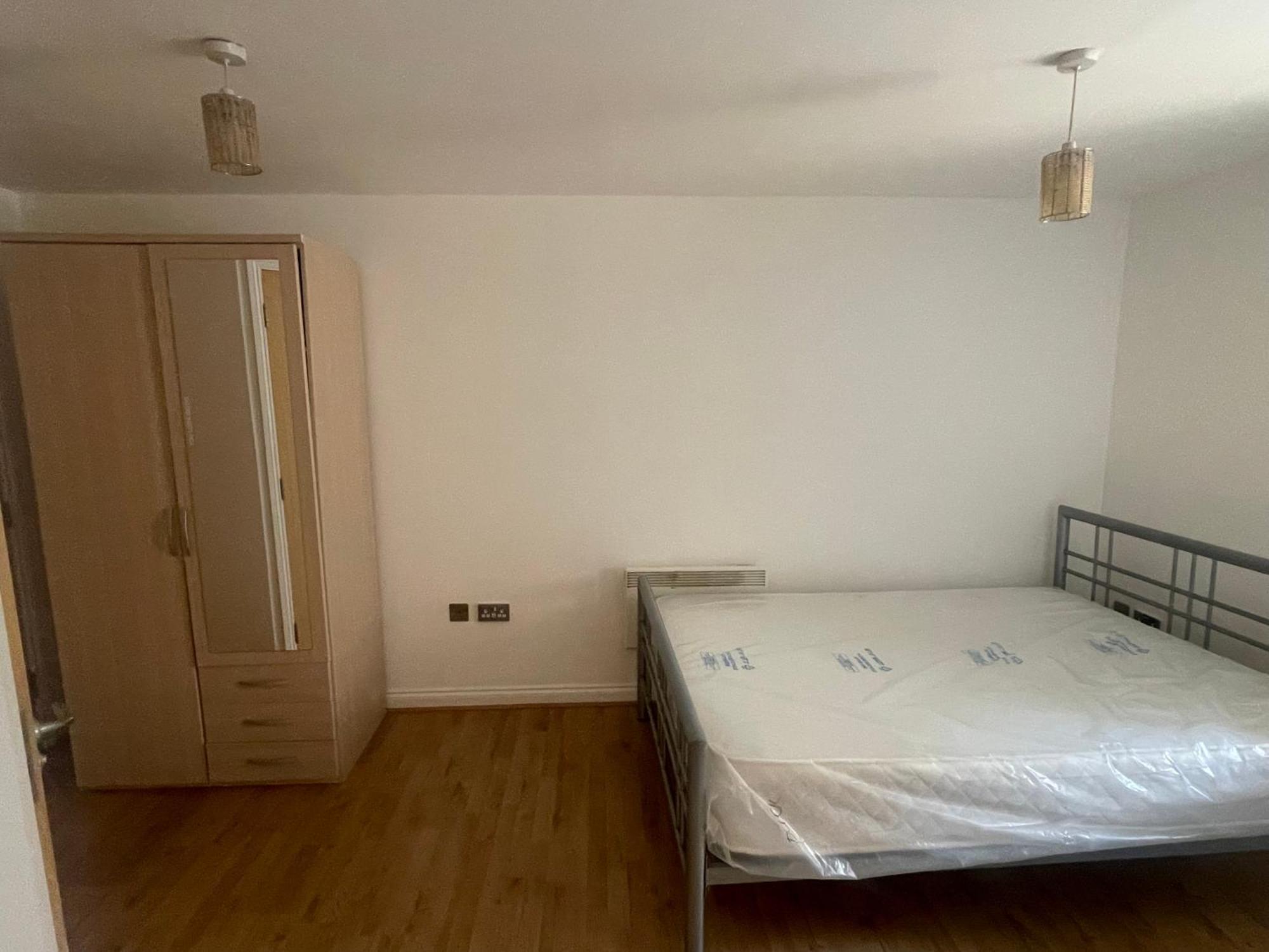 Urban Living At Its Stylish 4-bed Flat With Gym, Underground Parking , Prime Location, Just 2 Minutes From Borough Market & Tube Appartamento